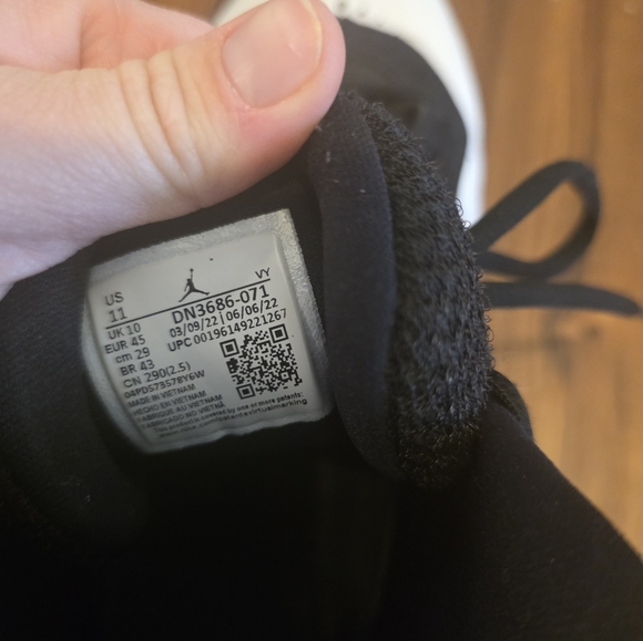 Jordan Black and White Sneakers - Picture 5 of 6